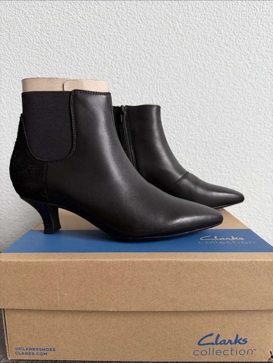 Clarks Shoes - Clarks Kelley Erin Black Pointed Toe Leather Ankle Booties NIB
